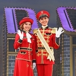 新人公演で主演した雅耀（右）と、ヒロインを演じた帆華なつ海＝宝塚市栄町１、宝塚大劇場