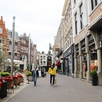 この通り沿いにゴッホが就職したグーピル商会ハーグ支店があった＝オランダ・ハーグ