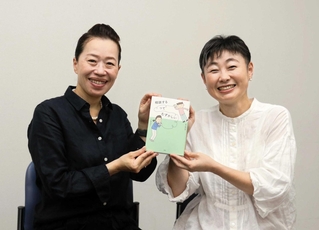 「相談するってむずかしい」を刊行した細川貂々さん（右）と青山ゆみこさん＝西宮市北口町
