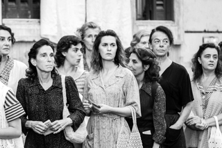 「ドマーニ！愛のことづて」の一場面（（Ｃ）２０２３　ＷＩＬＤＳＩＤＥ　Ｓ．ｒ．ｌ‐ＶＩＳＩＯＮ　ＤＩＳＴＲＩＢＵＴＩＯＮ　Ｓ．ｐ．Ａ）