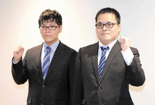 棋士としての抱負を語った山下数毅四段（左）と生垣寛人四段＝９月１９日、関西将棋会館