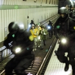 神戸市営地下鉄で撮影された「交渉人 真下正義」の一場面（（ｃ）２００５フジテレビジョンＲＯＢＯＴ東宝スカパー！ＷＴ）