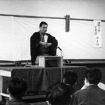 落語研究会で「地獄八景亡者戯」を披露する桂米朝さん（１９５８年、小澤紘司さん提供）