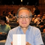 「柳田国男自伝　故郷七十年・拾遺・補遺」の校注を手がけた石井正己・東京学芸大名誉教授＝兵庫県福崎町