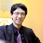 第１局で志田達哉八段に勝利し、対局を振り返る一力遼天元＝４日午後、浜松市、茶室「松韻亭」