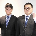 棋士としての抱負を語った山下数毅四段（左）と生垣寛人四段＝９月１９日、関西将棋会館