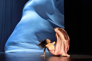 「スウィート・マンボ」の一場面（Ｐｈｏｔｏ：Ｋａｒｌ‐Ｈｅｉｎｚ　Ｋｒａｕｓｋｏｐｆ）