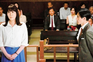 映画の一場面。主人公のサチが法廷に立ち、切実な思いを訴える（（ｃ）２０２５「ブルーボーイ事件」製作委員会）