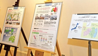 福島県の復興状況を伝えるパネル＝神戸市中央区京町、神戸市立博物館