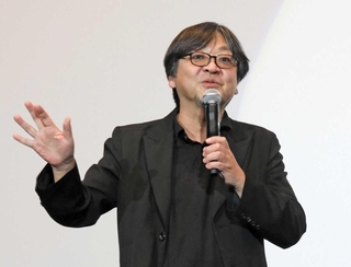 「声優陣も、絵も音も全て自信を持ってお届けできる」と語る監督の細田守＝大阪市中央区難波３