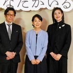 映画「てっぺんの向こうにあなたがいる」主演の吉永小百合（中央）、天海祐希（右）、監督の阪本順治＝大阪市内