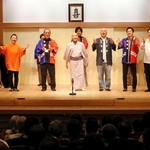 実行委員を務めた桂雀三郎（手前中央）の大阪締めでグランドフィナーレを迎えた＝神戸市兵庫区新開地２、神戸新開地・喜楽館