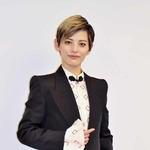 「ブランメルと同じスタイルをした男役が居並ぶ場面の高揚感を味わってもらいたい」と語る朝美絢＝宝塚大劇場