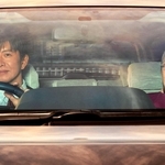 車内での会話を通じて２人の心の距離が縮まっていく（（ｃ）２０２５映画「ＴＯＫＹＯタクシー」製作委員会）