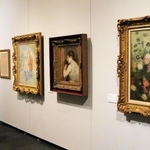 ルノワールが花束や母子像を描いた作品、その素描が並ぶ会場＝神戸市東灘区向洋町中２、神戸ファッション美術館