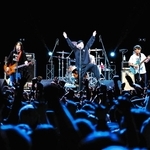 追悼ライブで演奏するガガガＳＰ＝ワールド記念ホール