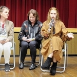 「さまざまな感情が引き出される映画だった」と話すソフィア・クリメツさん（右）＝神戸市長田区二葉町７