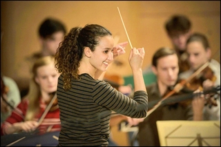 パリのちいさなオーケストラの一場面（（Ｃ）Ｅａｓｙ　Ｔｉｇｅｒ／Ｅｓｔｅｌｌｏ　Ｆｉｌｍｓ／Ｆｒａｎｃｅ　２　Ｃｉｎéｍａ）