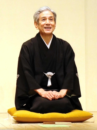 「米朝の胸を借りた１年。これからはそれぞれの落語家が力を発揮しなければ」と語る桂米団治＝神戸新開地・喜楽館