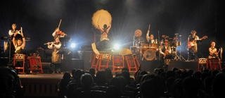 ジャズやラテンを取り入れた「太鼓オルケスタ　木村優一＆スペシャルソース」＝神戸市中央区東川崎町１