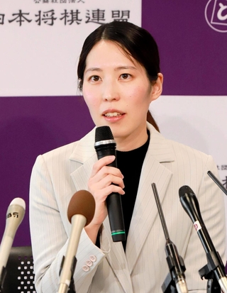 棋士編入試験への意気込みを語った福間香奈女流六冠＝５日午後、関西将棋会館
