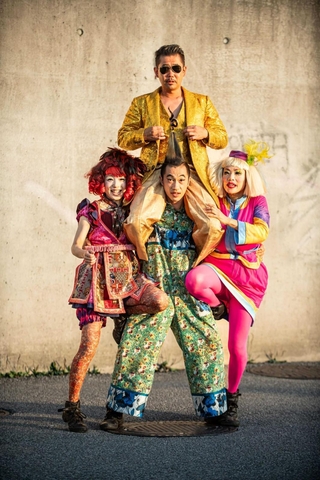 ダンスやアクロバットなど身体表現を使った舞台を得意とする「トゥーアールマンション」