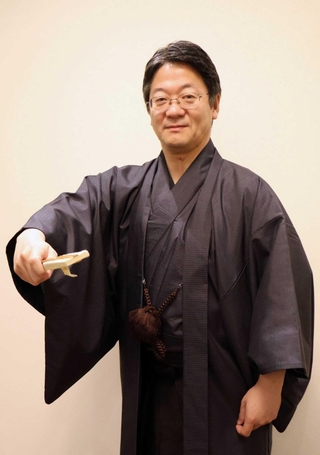 「何げない所作にも意味があると知ってもらえたら」と語る林本大＝大阪市中央区