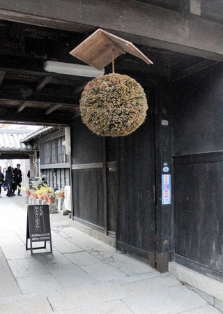 「本家松浦酒造」の長屋門＝徳島県鳴門市