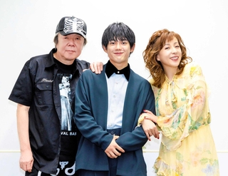 家族を演じる（左から）古田新太、真弓孟之、羽野晶紀（提供写真）