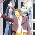 若さはじけるゲーテを演じる永久輝せあ＝梅田芸術劇場