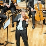 芸術監督を務めるフォルクハルト・シュトイデ（（ｃ）Ａｙｕｍｉ　Ｋａｋａｍｕ）