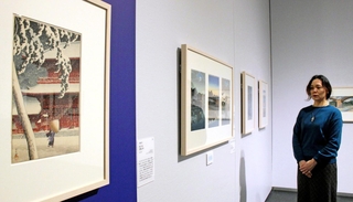 冬の寒さが伝わる「東京二十景　芝増上寺」などが並ぶ＝神戸ファッション美術館