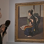 ９０年ぶりに来日した「日本髪の娘」＝９日午後、神戸市東灘区向洋町５、小磯記念美術館（撮影・大田将之）