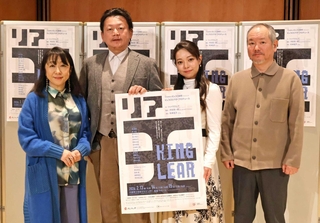 会見で意気込みを語った（左から）演出の松本祐子、俳優の孫高宏、有川理沙、や乃えいじ＝尼崎市南塚口町３