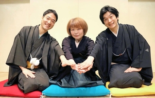 入門から１５周年を迎える（左から）桂紋四郎、月亭天使、桂あおば＝神戸市兵庫区新開地２、神戸新開地・喜楽館