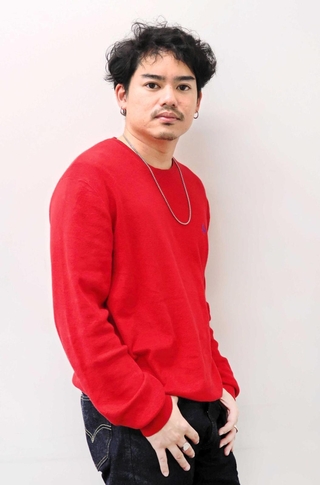 「要らないものを断捨離して、子どもの頃の感動や素直な気持ちを取り戻すプロセスだった」と新アルバムの制作について語ったYuto　Uchino＝神戸新聞社