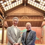 ＴＴＲ能プロジェクトの山本哲也（左）と成田達志＝大阪市中央区上町、大槻能楽堂