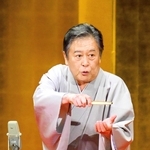 江戸落語の古典を演じる風間杜夫。初の喜楽館での公演に、「神戸の夜が楽しみ」と話す（提供写真）