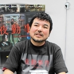 「人は怖いもの見たさの部分がある。ホラーは、怖がってもらうエンターテインメント」と話す永江二朗監督＝神戸市中央区東川崎町１、神戸新聞社