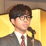 「ワクワクを忘れず書く」芥川賞を受賞、明石在住の作家鳥山まことさんが抱負　東京で贈呈式