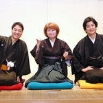 芸歴15周年を迎える（左から）桂紋四郎、月亭天使、桂あおば＝神戸市兵庫区新開地２、神戸新開地・喜楽館