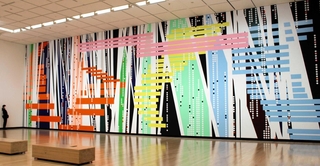 壁面に直接描かれた大作「スノーデン」＝大阪市北区、大阪中之島美術館