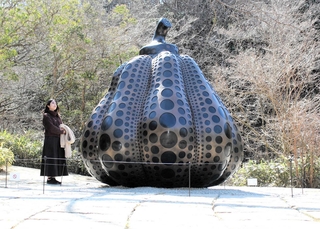 草間彌生さんの「南瓜」（２０１４年（Ｃ）ＹＡＹＯＩ　ＫＵＳＡＭＡ）