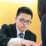 棋士編入試験の第３局を制した後、感想戦に臨む生垣寛人四段＝２７日、大阪府高槻市、関西将棋会館