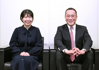 女流王位戦の見どころについて対談した豊川孝弘七段（右）と伊藤沙恵女流四段＝東京都千代田区