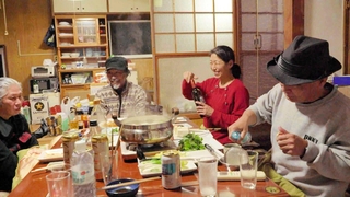 映画の一場面（Ｃ）ロッコク・キッチン・プロジェクト