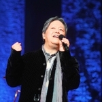 「ポートピア」など名曲次々　タケカワユキヒデがピアノ弾き語り　5月17日、神戸