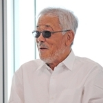 ８年ぶりの新作について「日本の映画界でこれまでにない作風になっているのでは」と話す井筒和幸監督＝大阪市阿倍野区、あべのハルカス