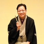 子ども向けの寄席を開く桂佐ん吉。「老若男女が集う雑多な雰囲気を感じてほしい」＝神戸新開地・喜楽館