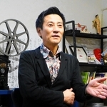 映画「津田寛治に撮休はない」で自分自身を演じた津田寛治さん＝神戸市元町通４